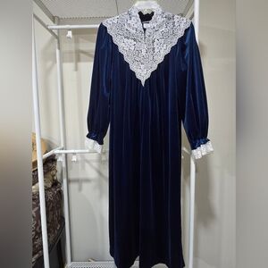 Elegant Lace-Trimmed Navy Blue Robe